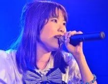 山崎萌